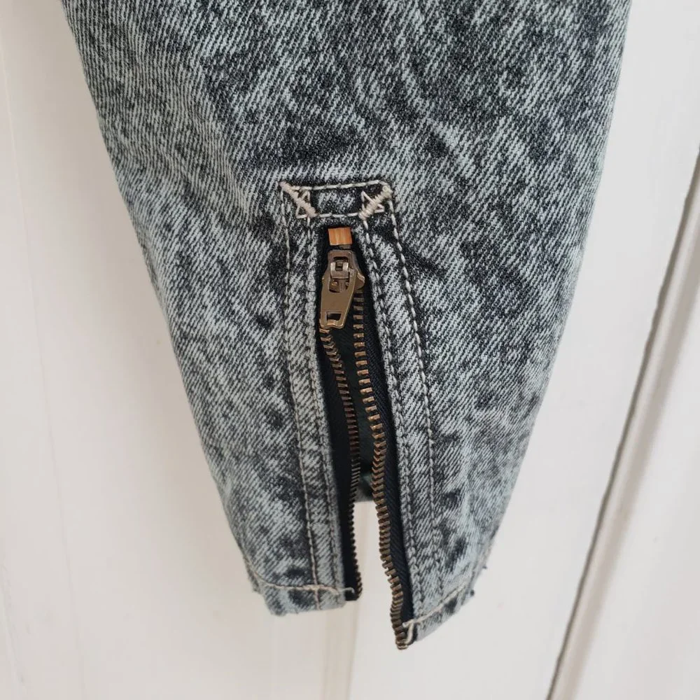 Sergio Valente Vintage 80s Acid Wash Mom Jeans Ankle Zip Tapered